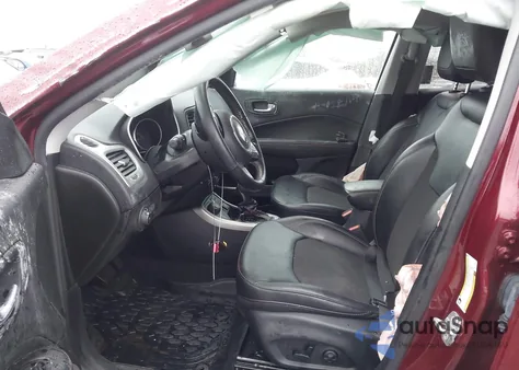 2021 Jeep Compass Latitude 4X4 z USA, uszkodzony, nr VIN 3C4NJDBB6MT540535